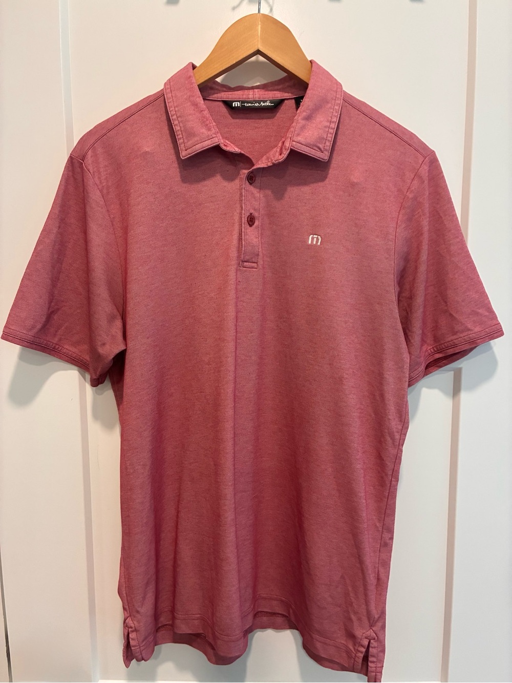 Travis Mathew Men's muted Red Polo Shirt. Medium. Preppy golf tennis